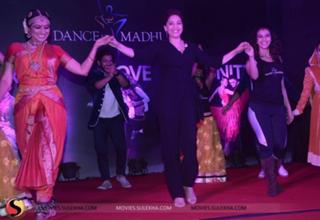 Madhuri Dixit feet photo thumbnail