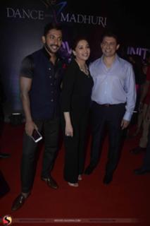 Madhuri Dixit feet photo thumbnail