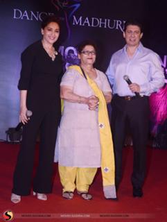 Madhuri Dixit feet photo thumbnail