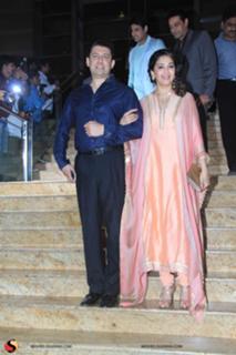 Madhuri Dixit feet photo thumbnail