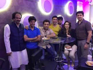 Madhuri Dixit feet photo thumbnail