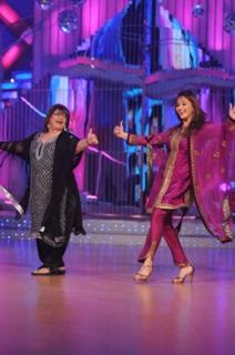 Madhuri Dixit feet photo thumbnail