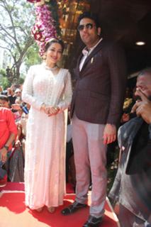 Madhuri Dixit feet photo thumbnail