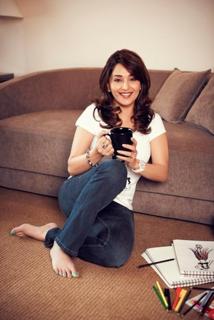 Madhuri Dixit feet photo thumbnail