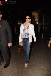 Madhuri Dixit feet photo thumbnail