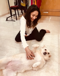 Madhuri Dixit feet photo thumbnail