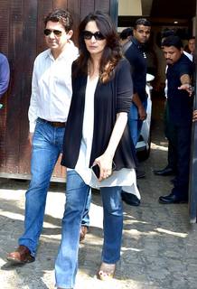Madhuri Dixit feet photo thumbnail