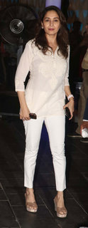 Madhuri Dixit feet photo thumbnail