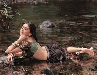 Madhuri Dixit feet photo thumbnail