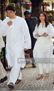 Madhuri Dixit feet photo thumbnail