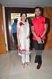 Madhuri Dixit feet photo thumbnail