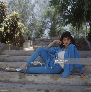 Madhuri Dixit feet photo thumbnail