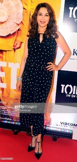 Madhuri Dixit feet photo thumbnail