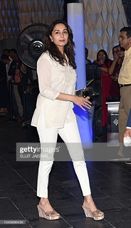 Madhuri Dixit feet photo thumbnail