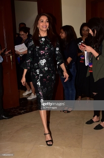 Madhuri Dixit feet photo thumbnail