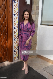 Madhuri Dixit feet photo thumbnail