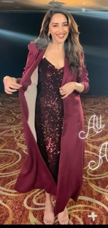 Madhuri Dixit feet photo thumbnail