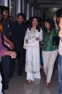 Madhuri Dixit feet photo thumbnail