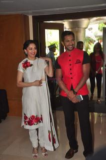 Madhuri Dixit feet photo thumbnail