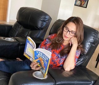 Madhuri Dixit feet photo thumbnail