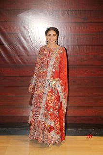 Madhuri Dixit feet photo thumbnail