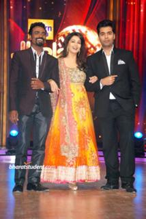 Madhuri Dixit feet photo thumbnail