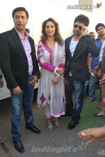 Madhuri Dixit feet photo thumbnail