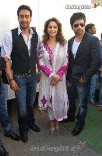 Madhuri Dixit feet photo thumbnail