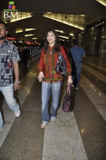 Madhuri Dixit feet photo thumbnail