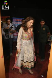 Madhuri Dixit feet photo thumbnail