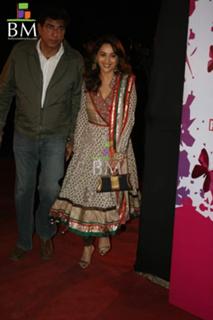Madhuri Dixit feet photo thumbnail