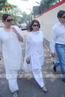 Madhuri Dixit feet photo thumbnail