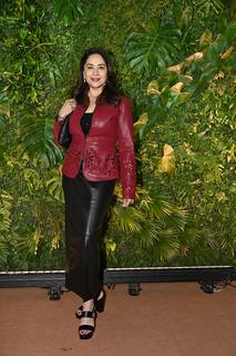 Madhuri Dixit feet photo thumbnail