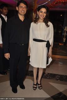 Madhuri Dixit feet photo thumbnail