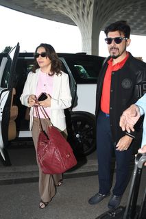 Madhuri Dixit feet photo 17