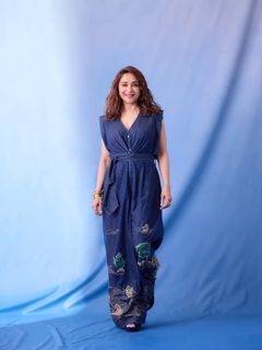Madhuri Dixit feet photo 15