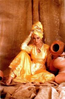Madhuri Dixit feet photo thumbnail
