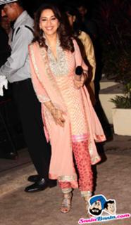 Madhuri Dixit feet photo thumbnail