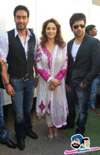 Madhuri Dixit feet photo thumbnail