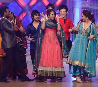Madhuri Dixit feet photo thumbnail