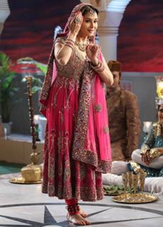 Madhuri Dixit feet photo thumbnail