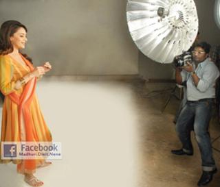Madhuri Dixit feet photo thumbnail
