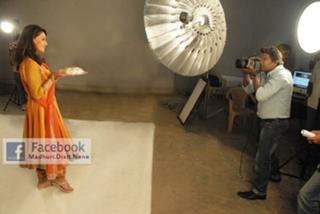 Madhuri Dixit feet photo thumbnail