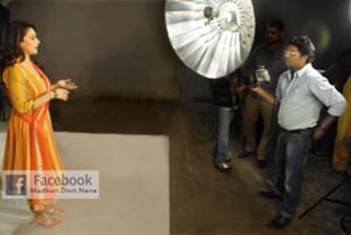 Madhuri Dixit feet photo thumbnail