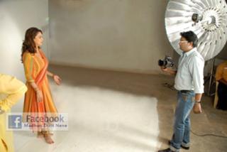 Madhuri Dixit feet photo thumbnail