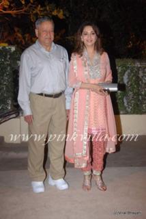 Madhuri Dixit feet photo thumbnail