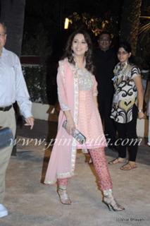 Madhuri Dixit feet photo thumbnail
