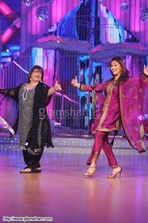 Madhuri Dixit feet photo thumbnail