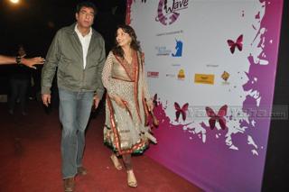 Madhuri Dixit feet photo thumbnail