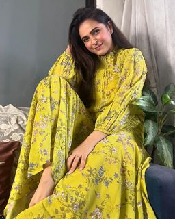 Madhurima Tuli feet photo 15